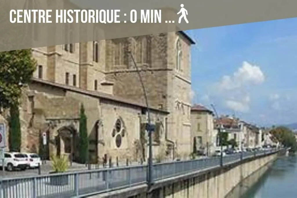 La Chaumiere, Centre Historique, Fibre, Ess, Rez-De-Chaussee, Bedinshop Romans-sur-Isère 0*,
