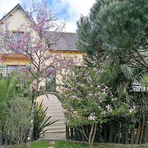  Séjour chez l'habitant Dans Jardin Exotique Proche D'une Voie Verte France